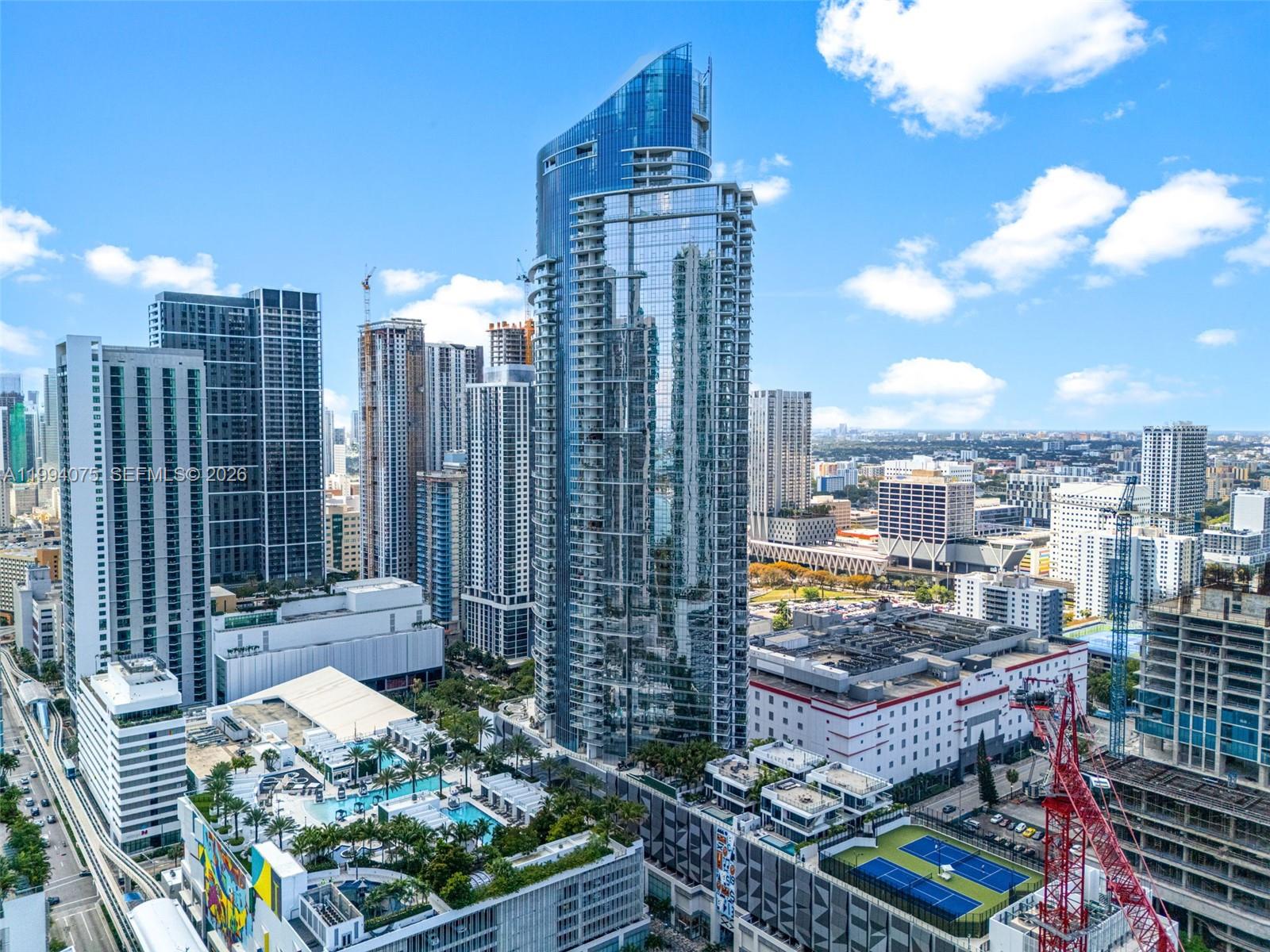 PARAMOUNT MIAMI WORLDCENT - Residential Lease