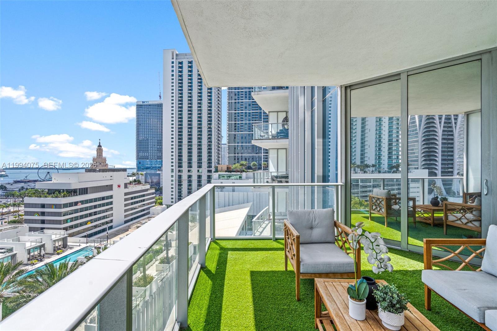 PARAMOUNT MIAMI WORLDCENT - Residential Lease