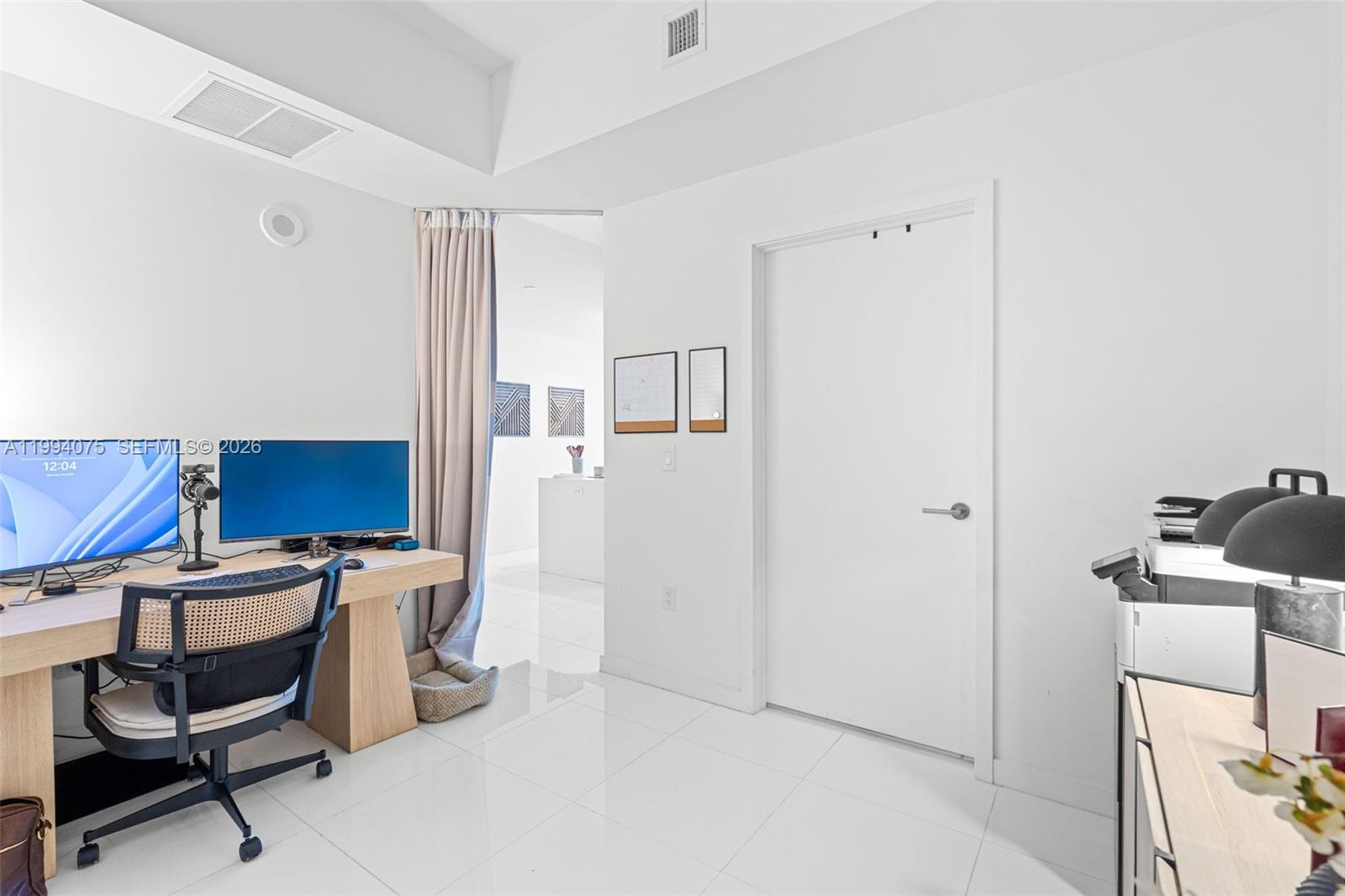 PARAMOUNT MIAMI WORLDCENT - Residential Lease