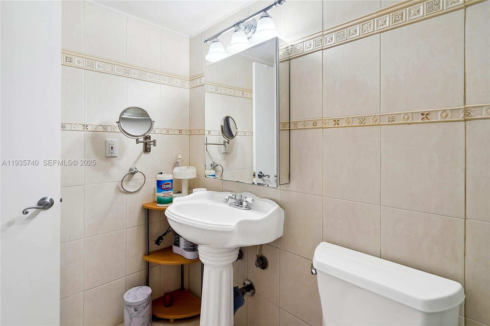 TRAFALGAR TOWERS CONDOMIN - Residential