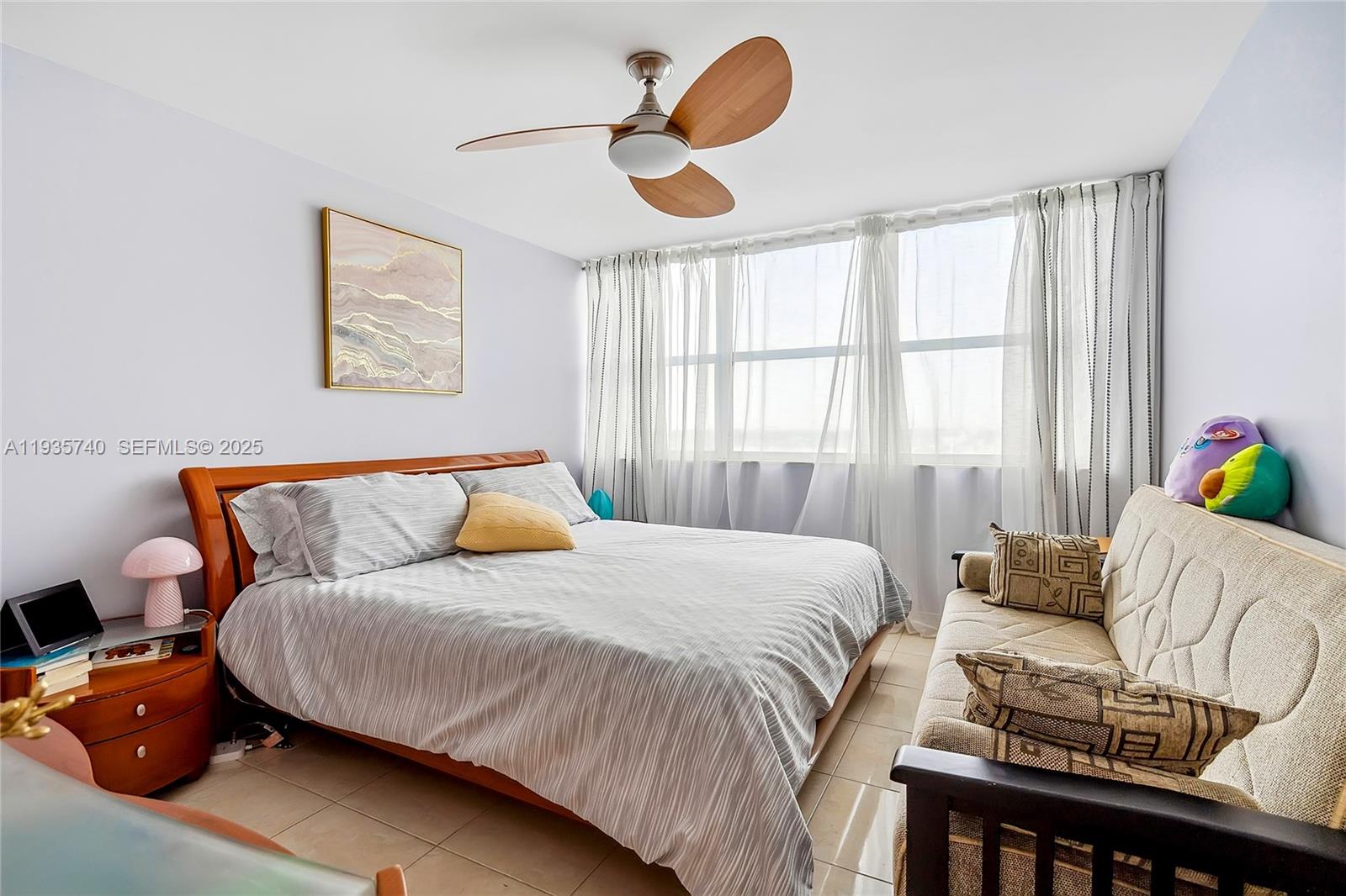 TRAFALGAR TOWERS CONDOMIN - Residential