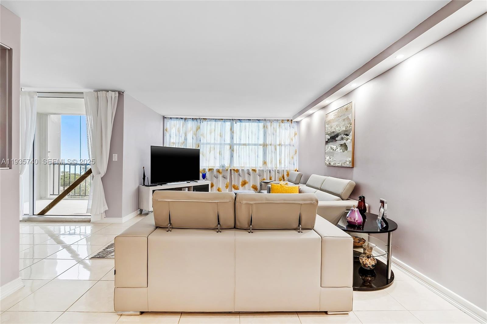 TRAFALGAR TOWERS CONDOMIN - Residential