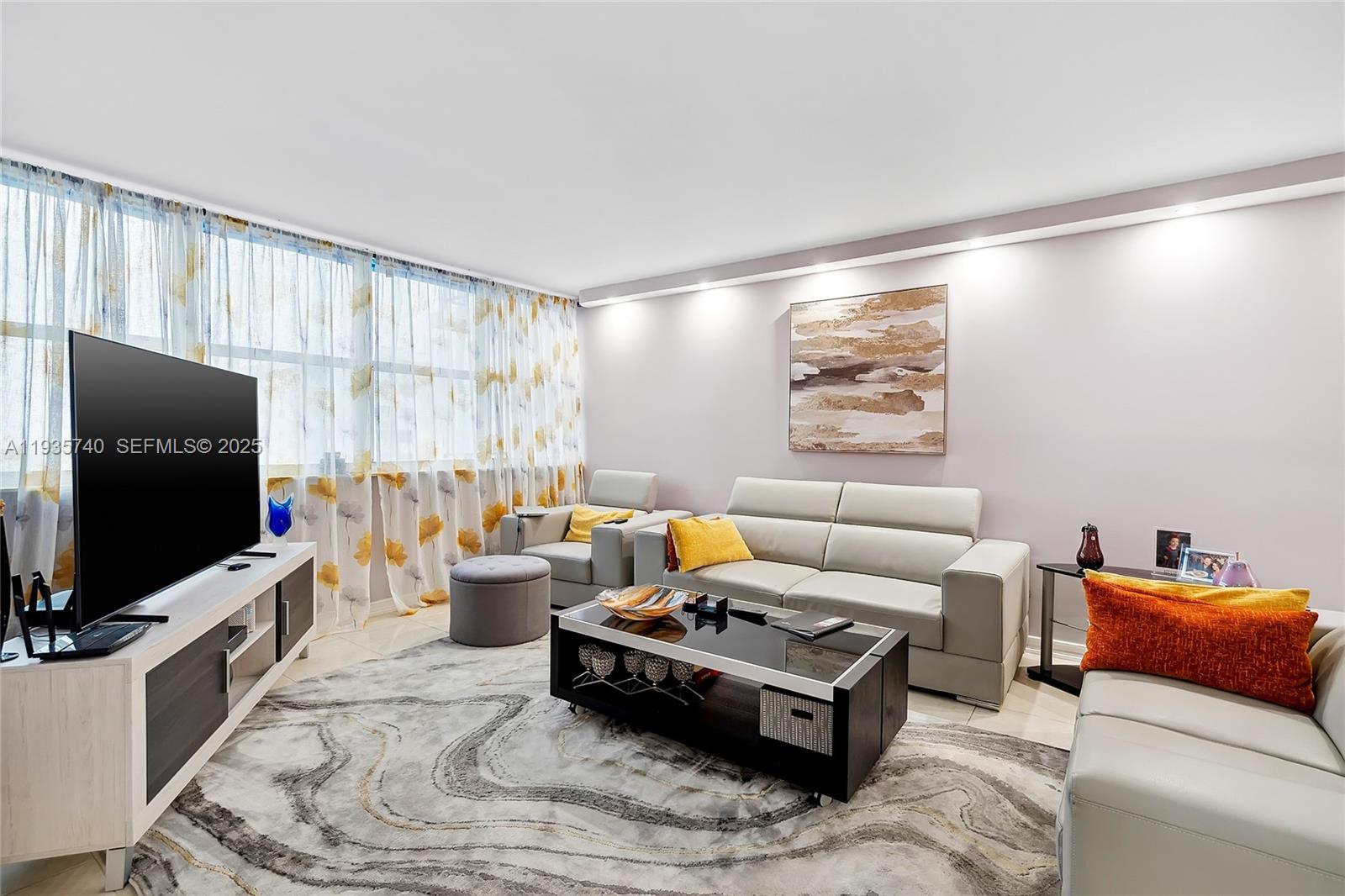 TRAFALGAR TOWERS CONDOMIN - Residential