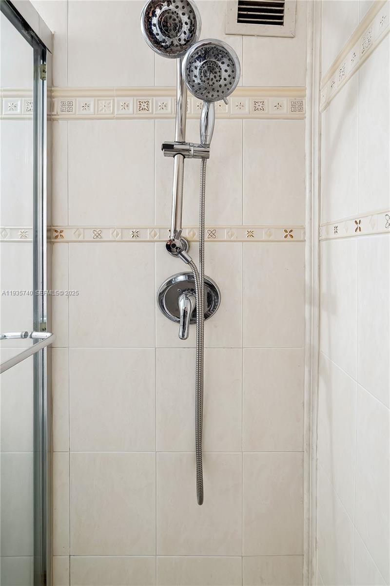 TRAFALGAR TOWERS CONDOMIN - Residential