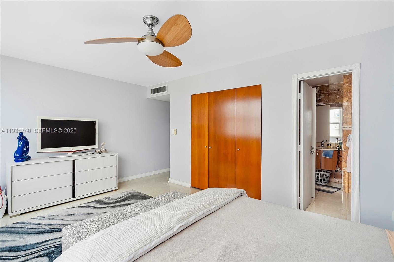 TRAFALGAR TOWERS CONDOMIN - Residential