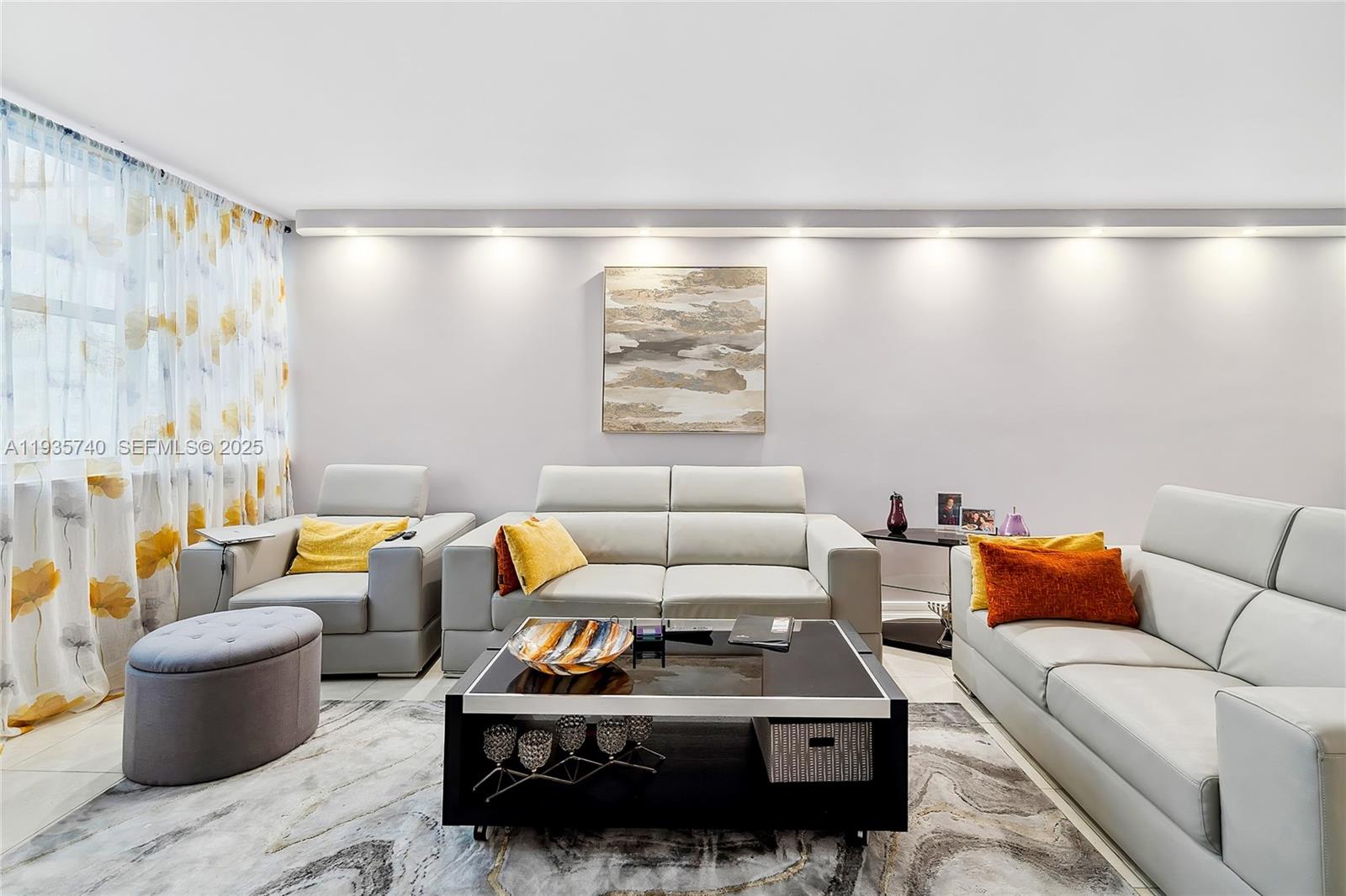 TRAFALGAR TOWERS CONDOMIN - Residential