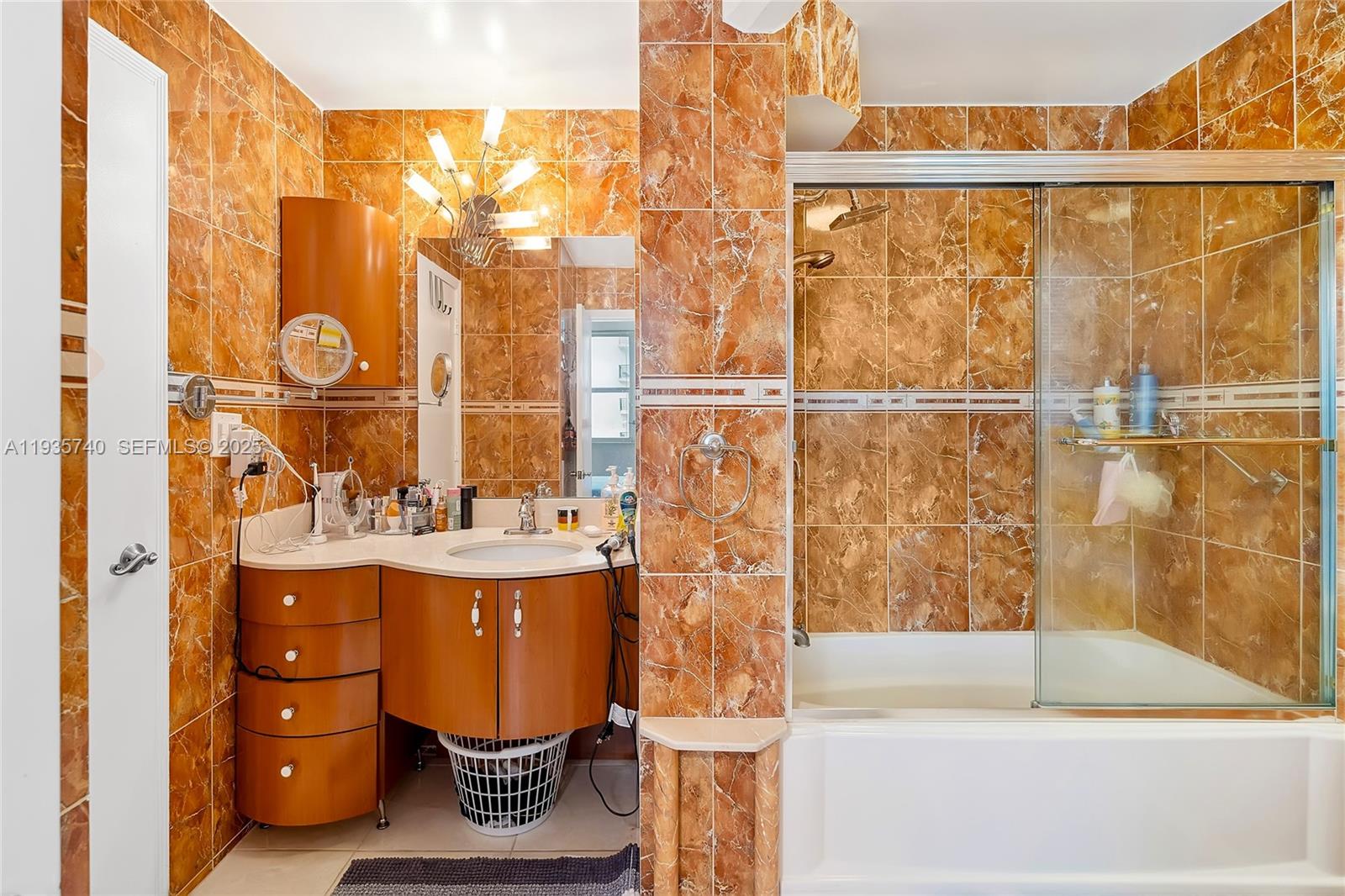 TRAFALGAR TOWERS CONDOMIN - Residential