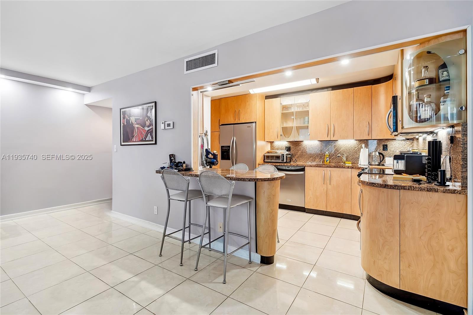 TRAFALGAR TOWERS CONDOMIN - Residential