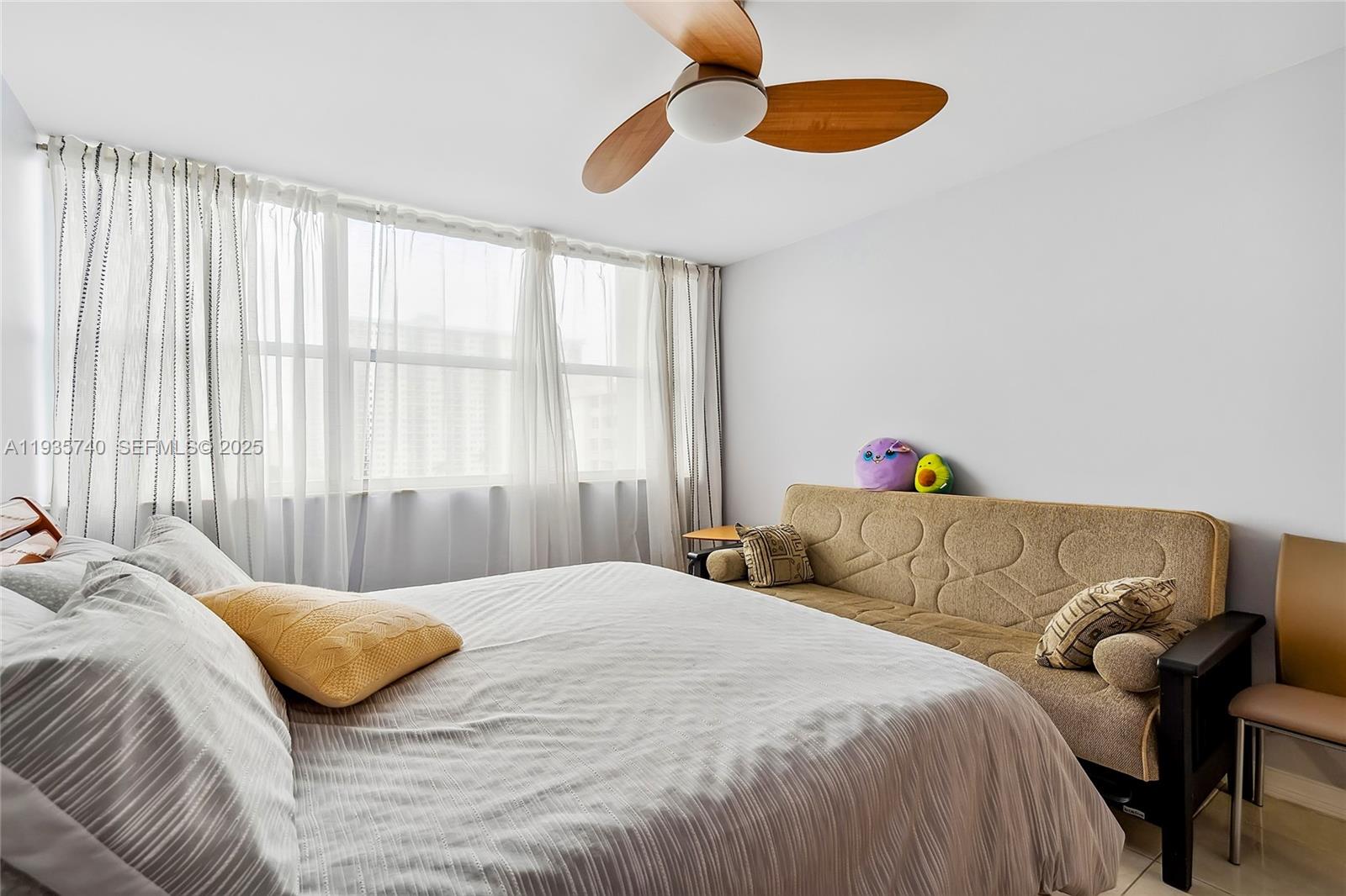 TRAFALGAR TOWERS CONDOMIN - Residential