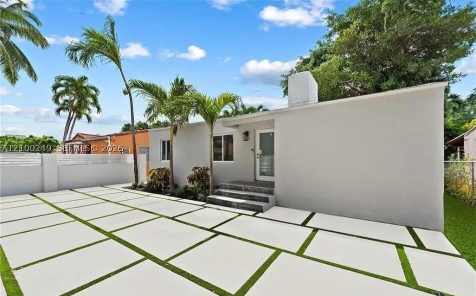 2810 SW 12th St - Image 1