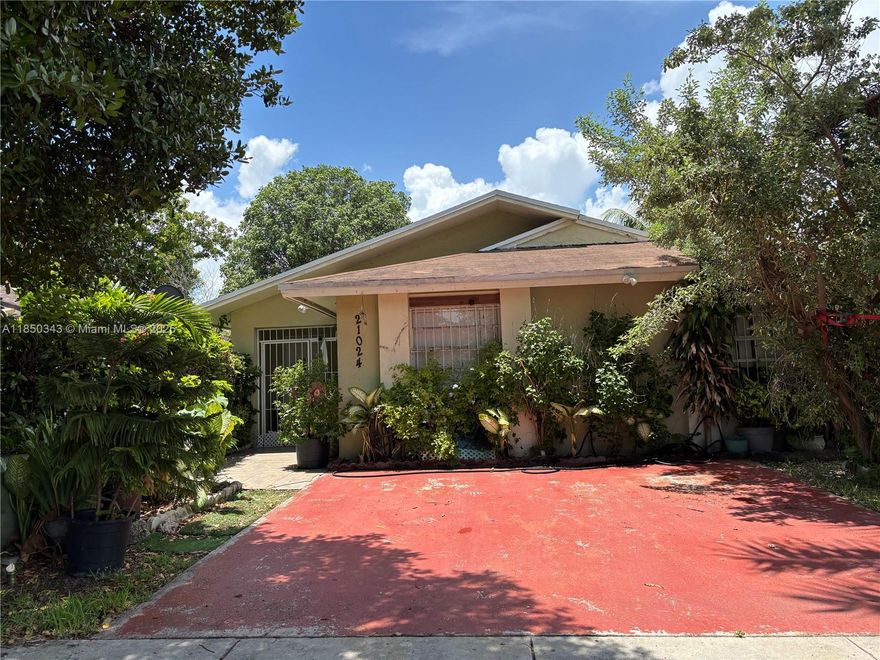 One-story home with 3 bedrooms, 2 full bathrooms, a split floor plan, an open kitchen, and a family room. Freshly painted fence and patio. The property is currently tenant occupied.