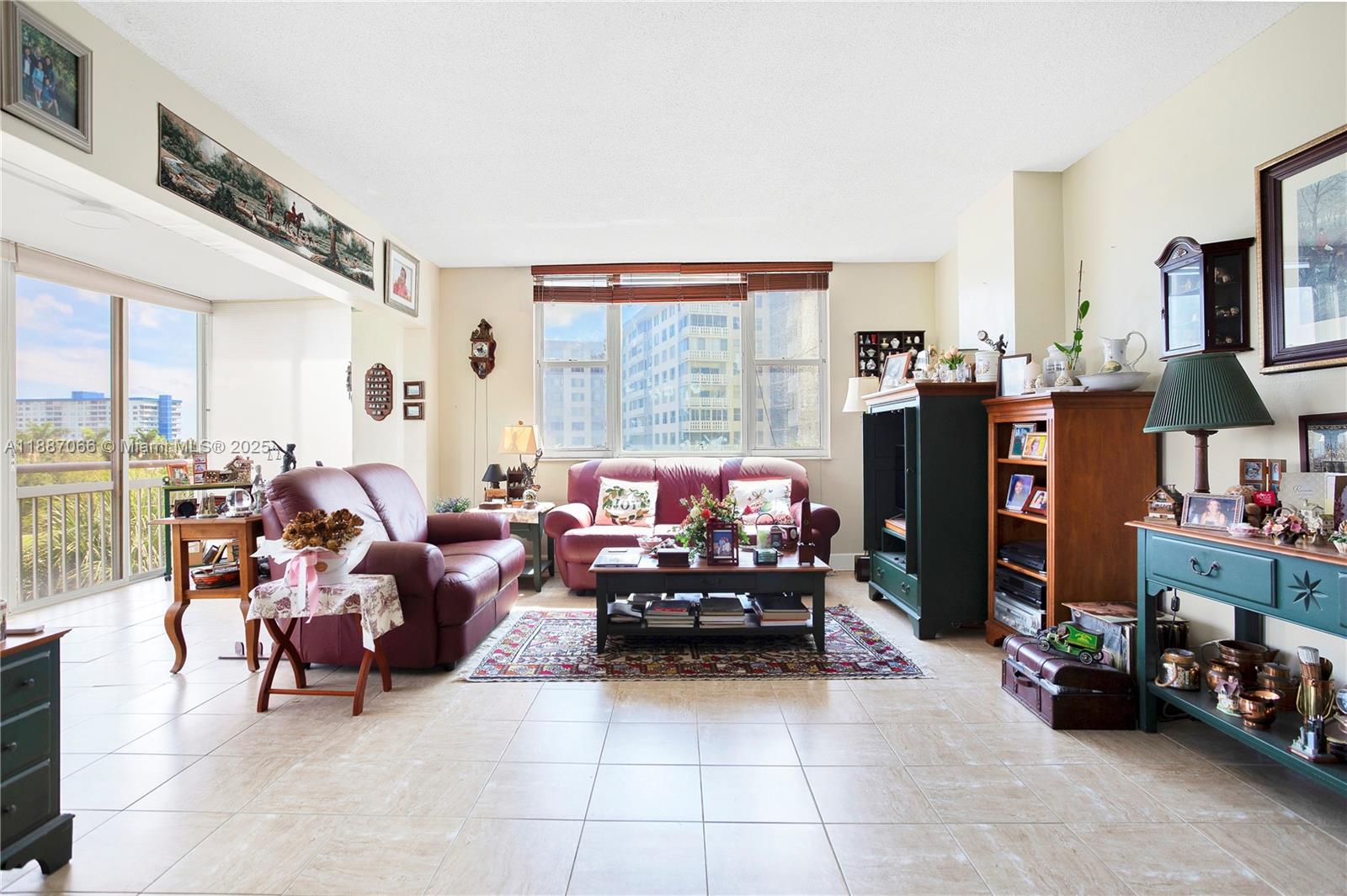 HILLCREST NO 21 CONDO - Residential