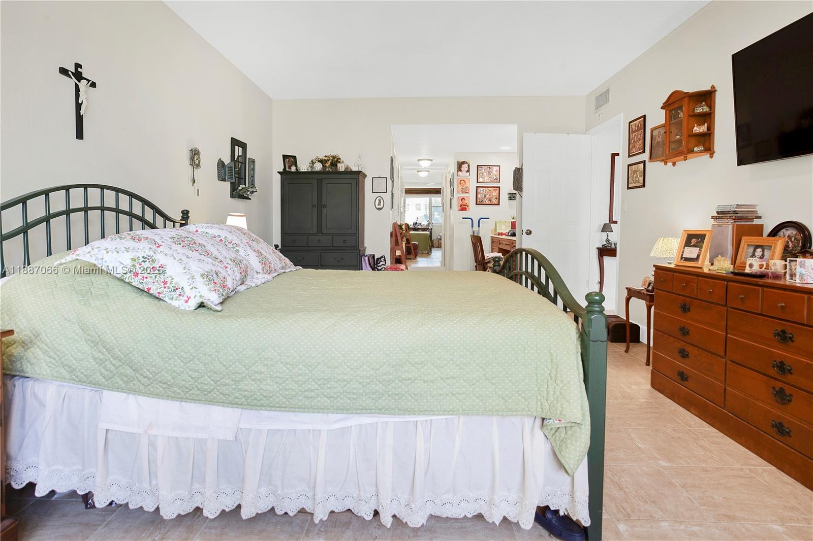 HILLCREST NO 21 CONDO - Residential