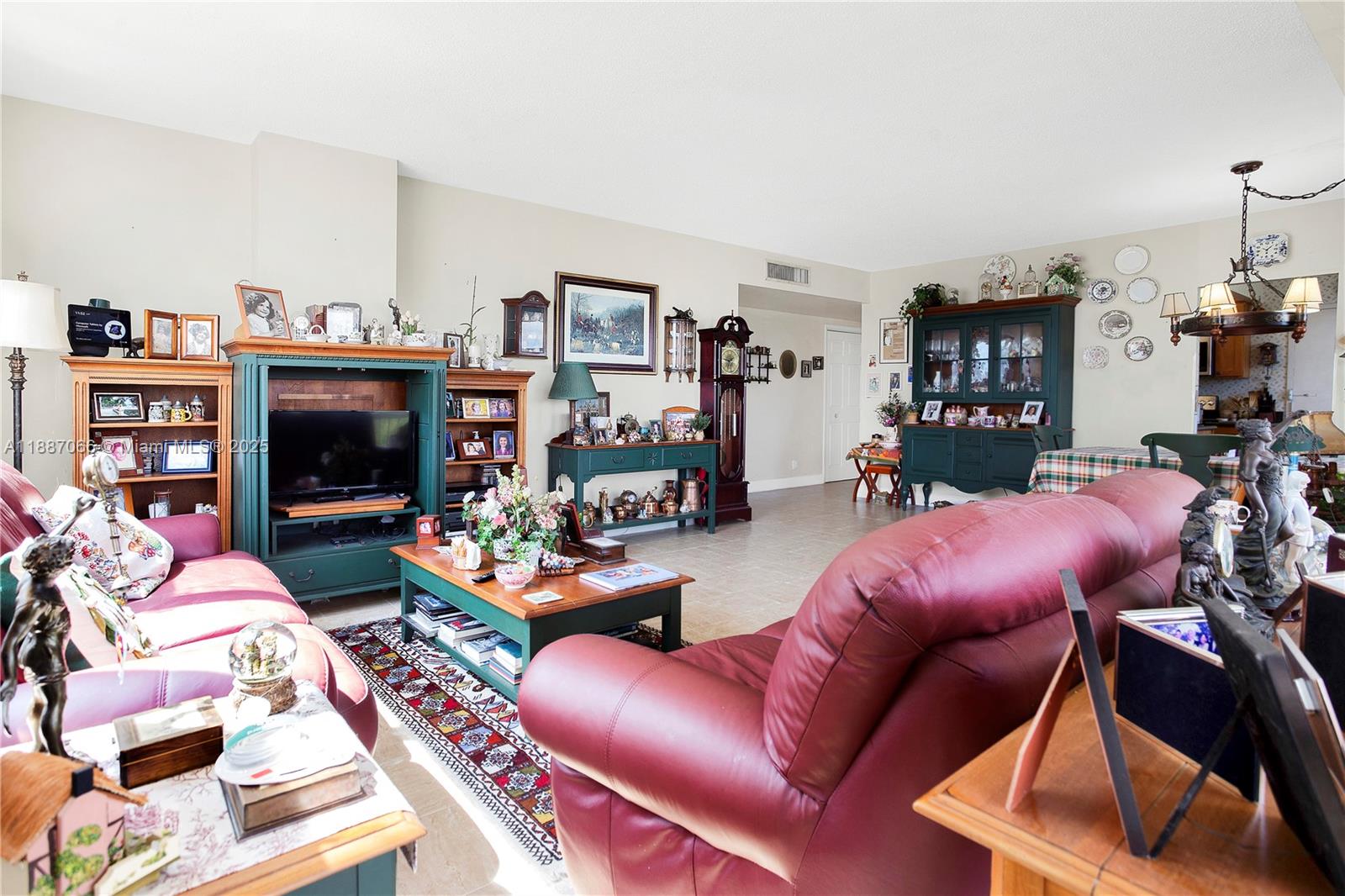 HILLCREST NO 21 CONDO - Residential