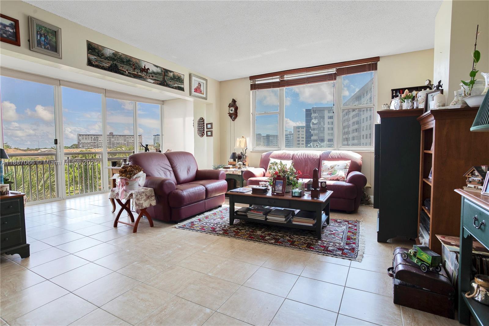 HILLCREST NO 21 CONDO - Residential