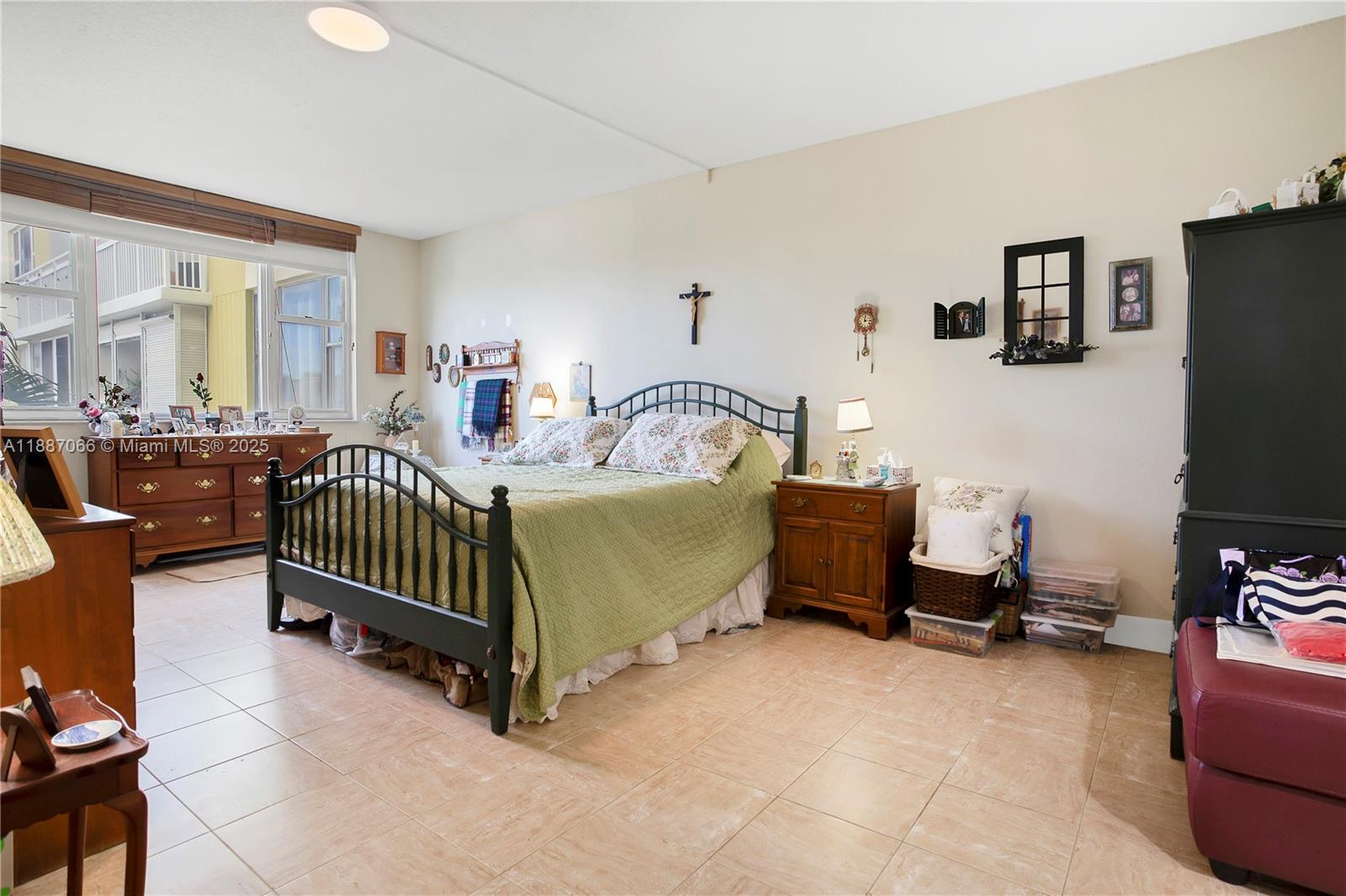 HILLCREST NO 21 CONDO - Residential