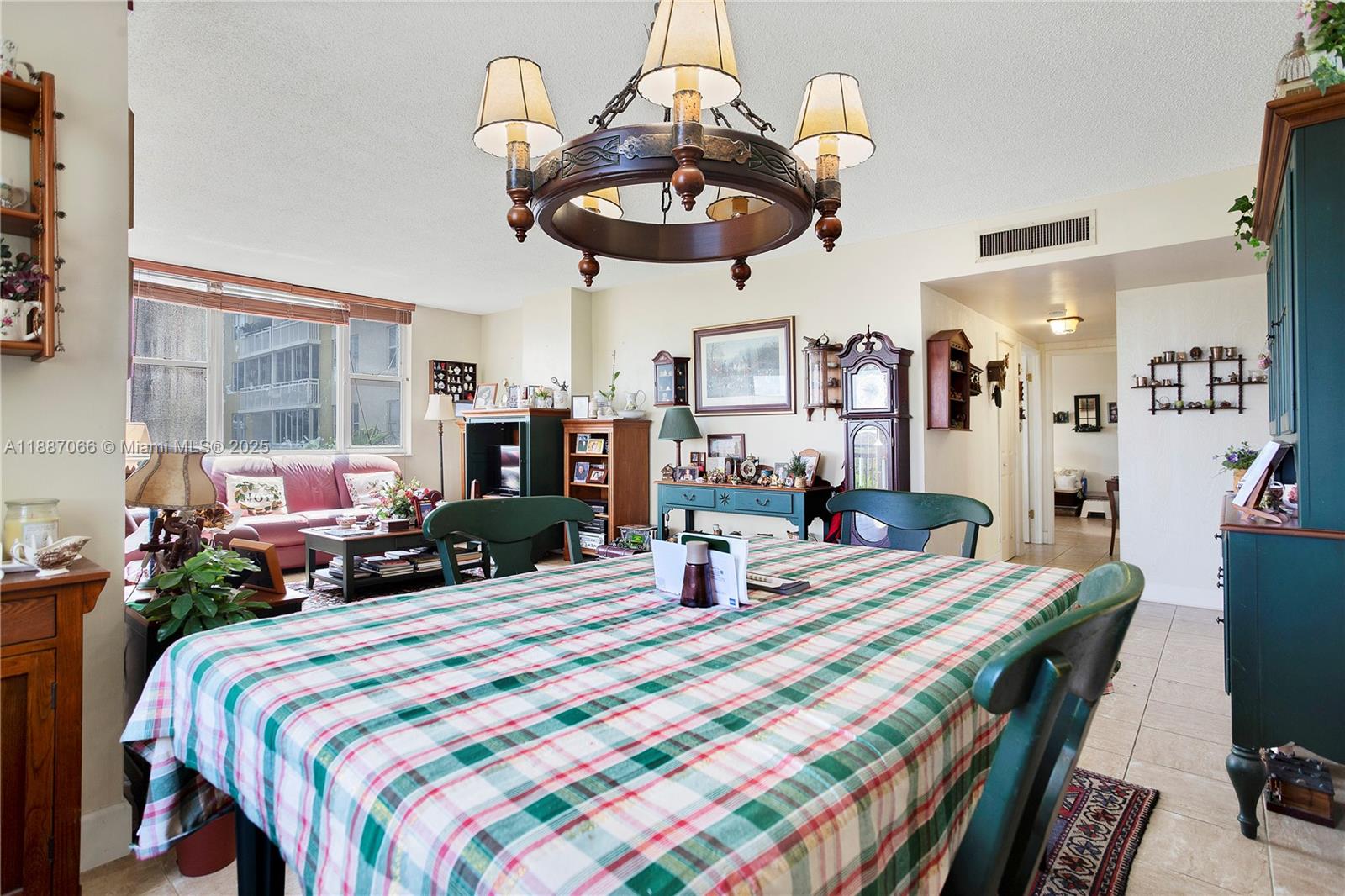 HILLCREST NO 21 CONDO - Residential