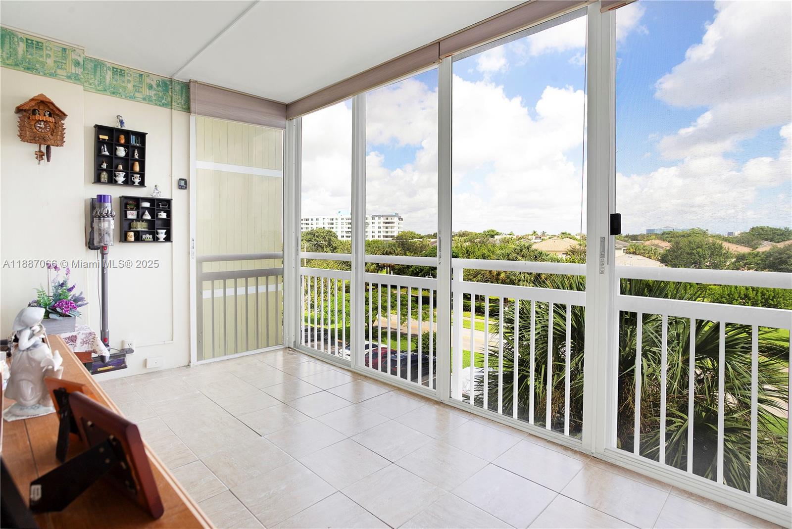 HILLCREST NO 21 CONDO - Residential