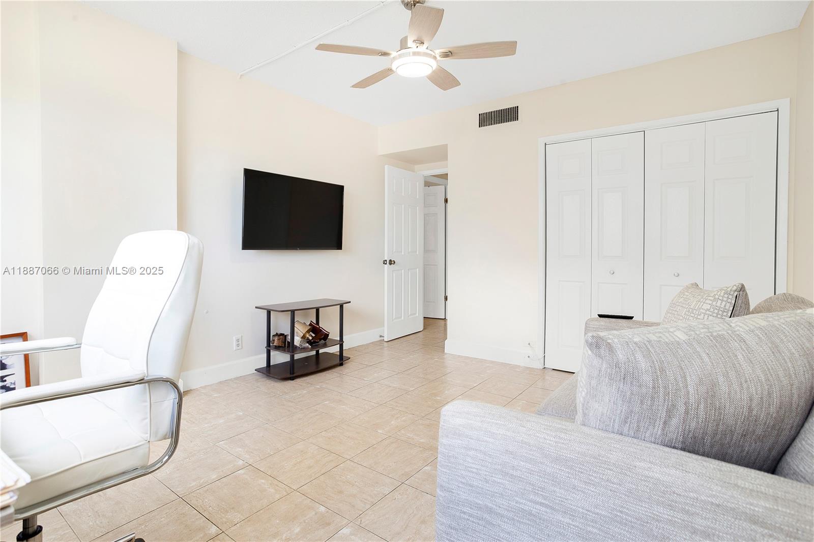 HILLCREST NO 21 CONDO - Residential