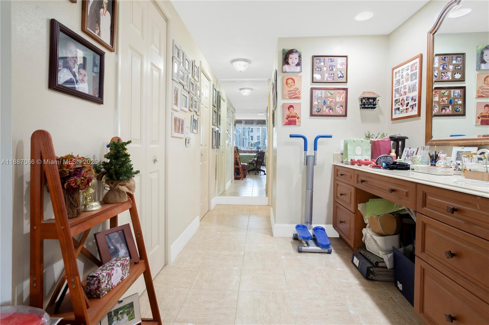 HILLCREST NO 21 CONDO - Residential