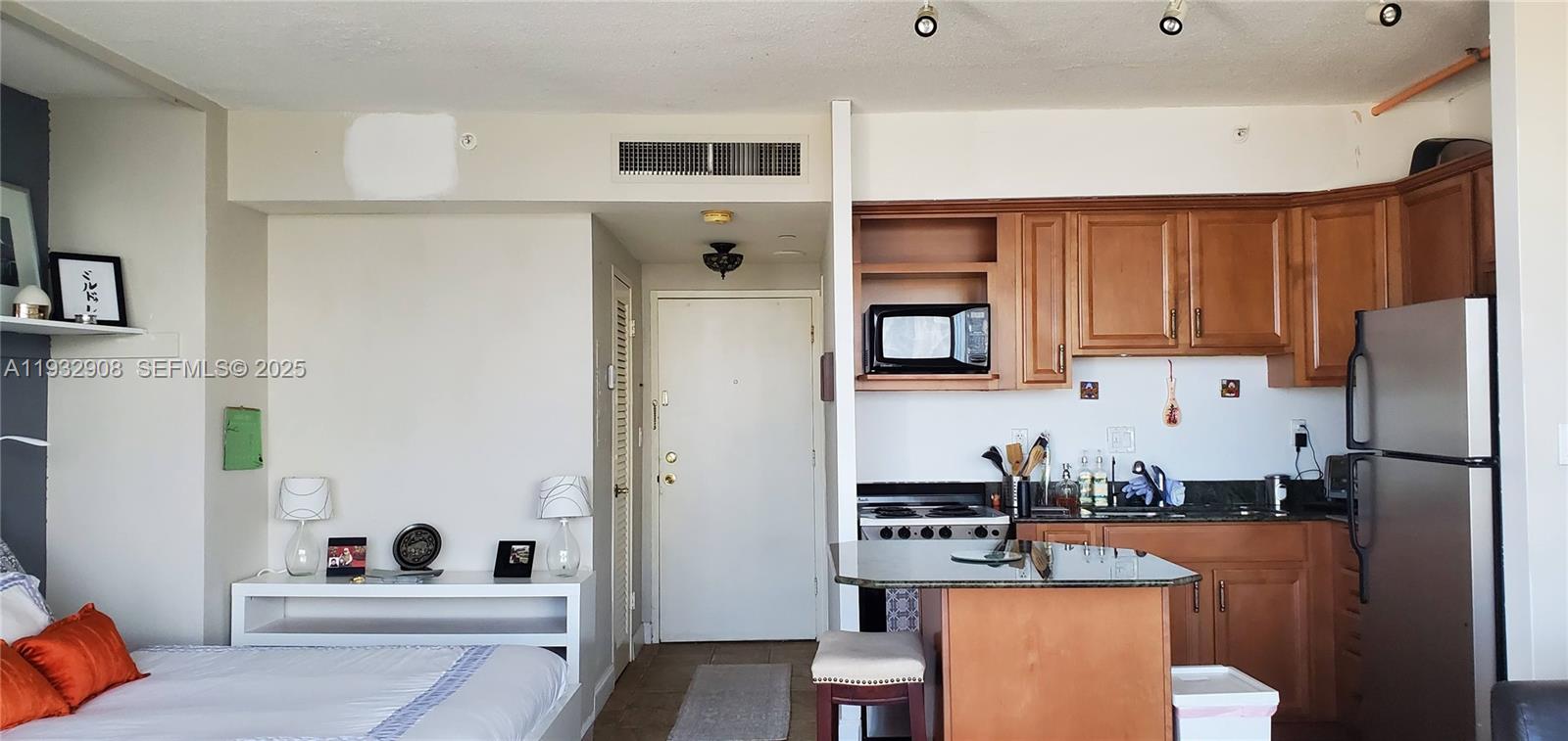 HOME TOWER CONDO - Residential Lease