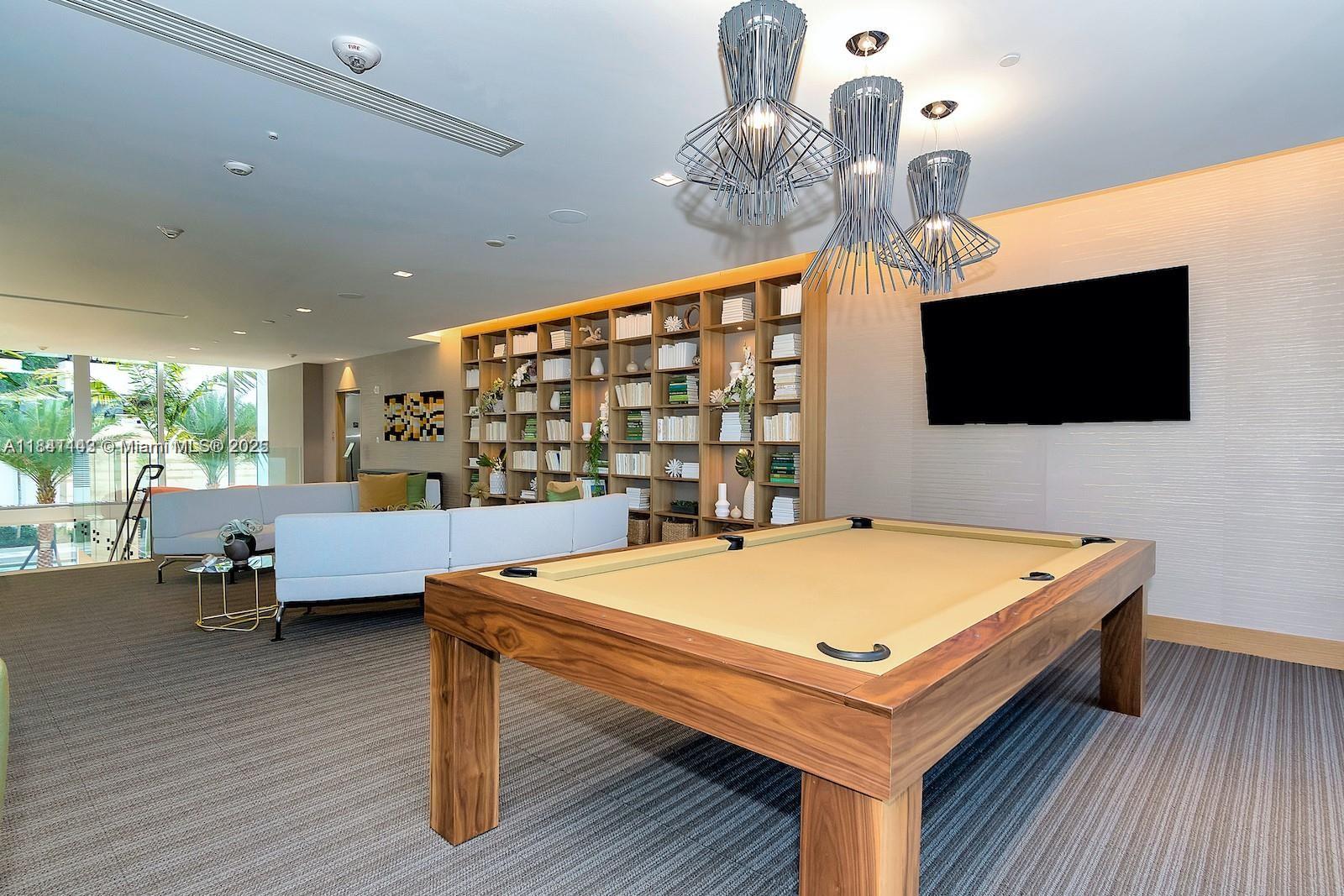 THE HARBOUR NORTH CONDO - Residential