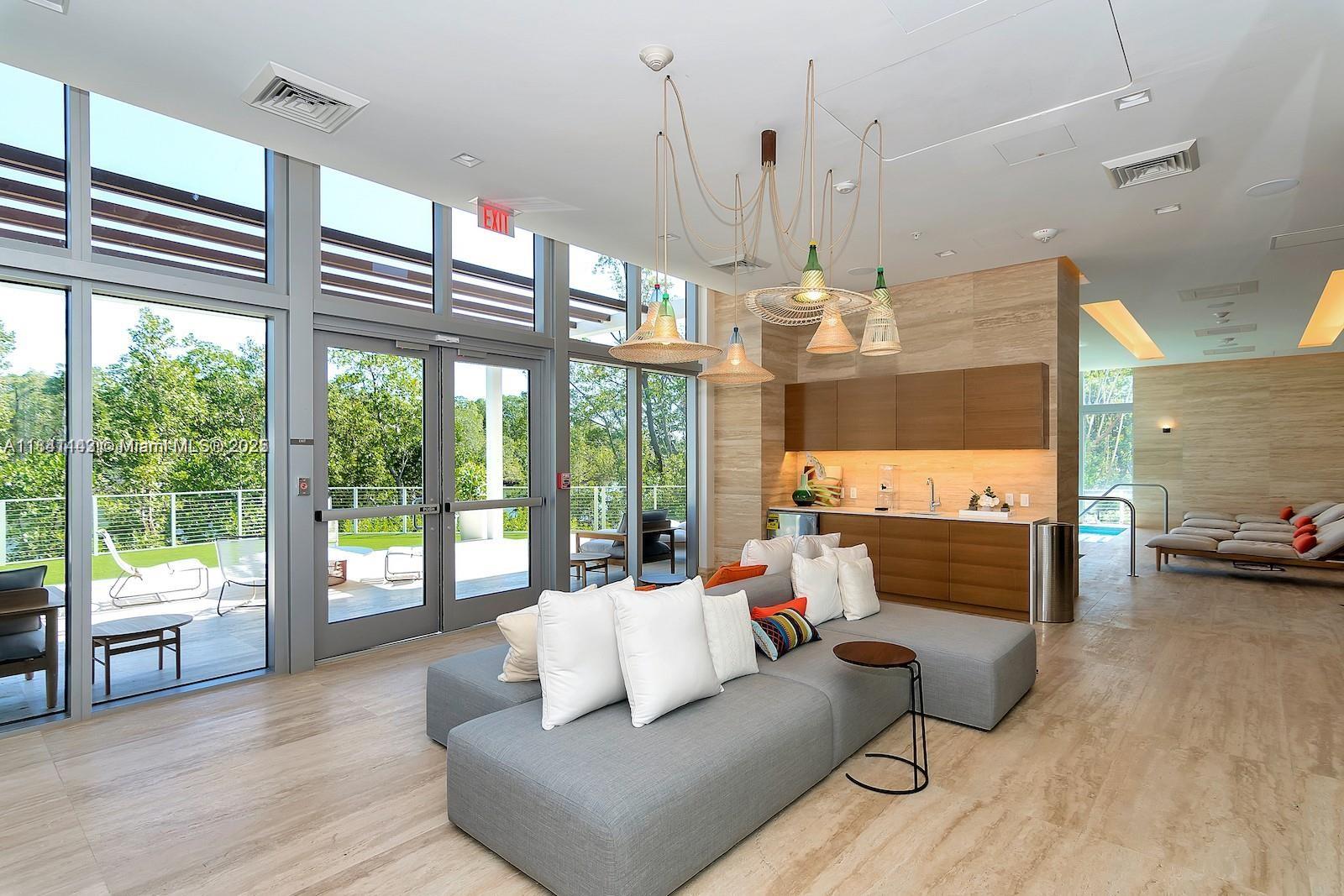 THE HARBOUR NORTH CONDO - Residential