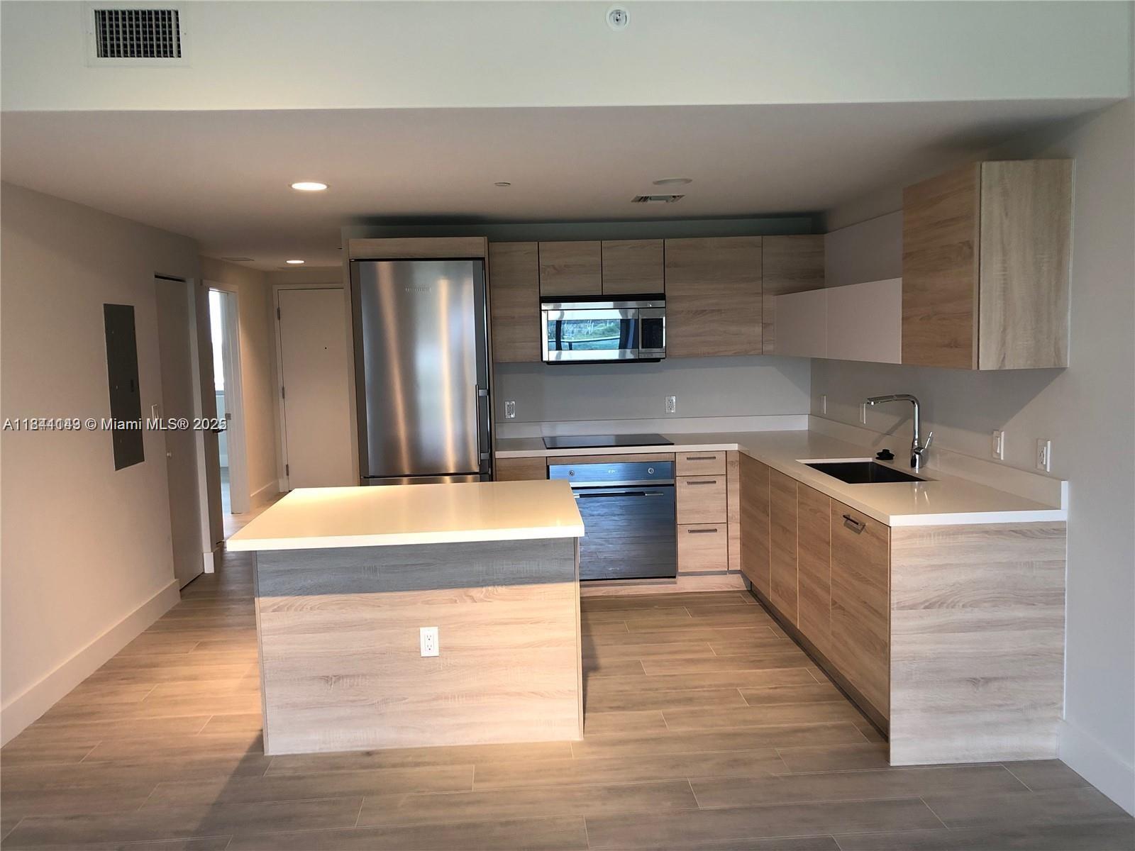 THE HARBOUR NORTH CONDO - Residential