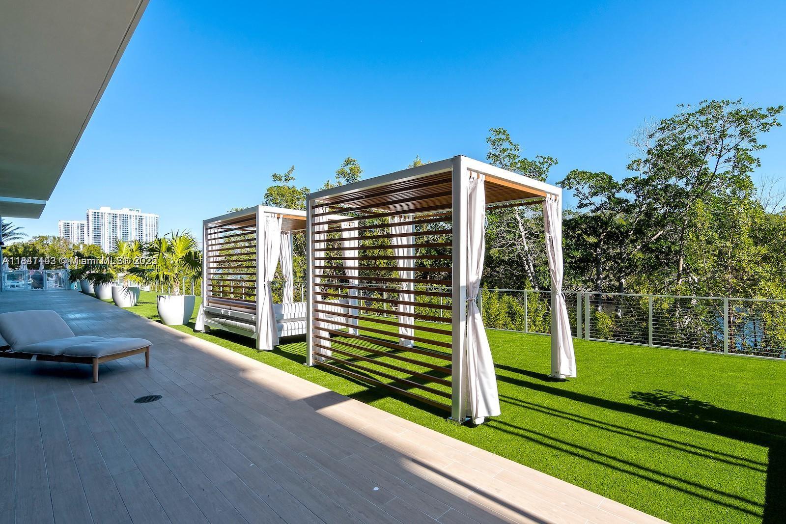 THE HARBOUR NORTH CONDO - Residential