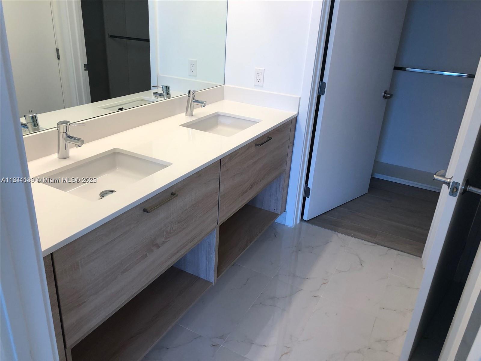 THE HARBOUR NORTH CONDO - Residential