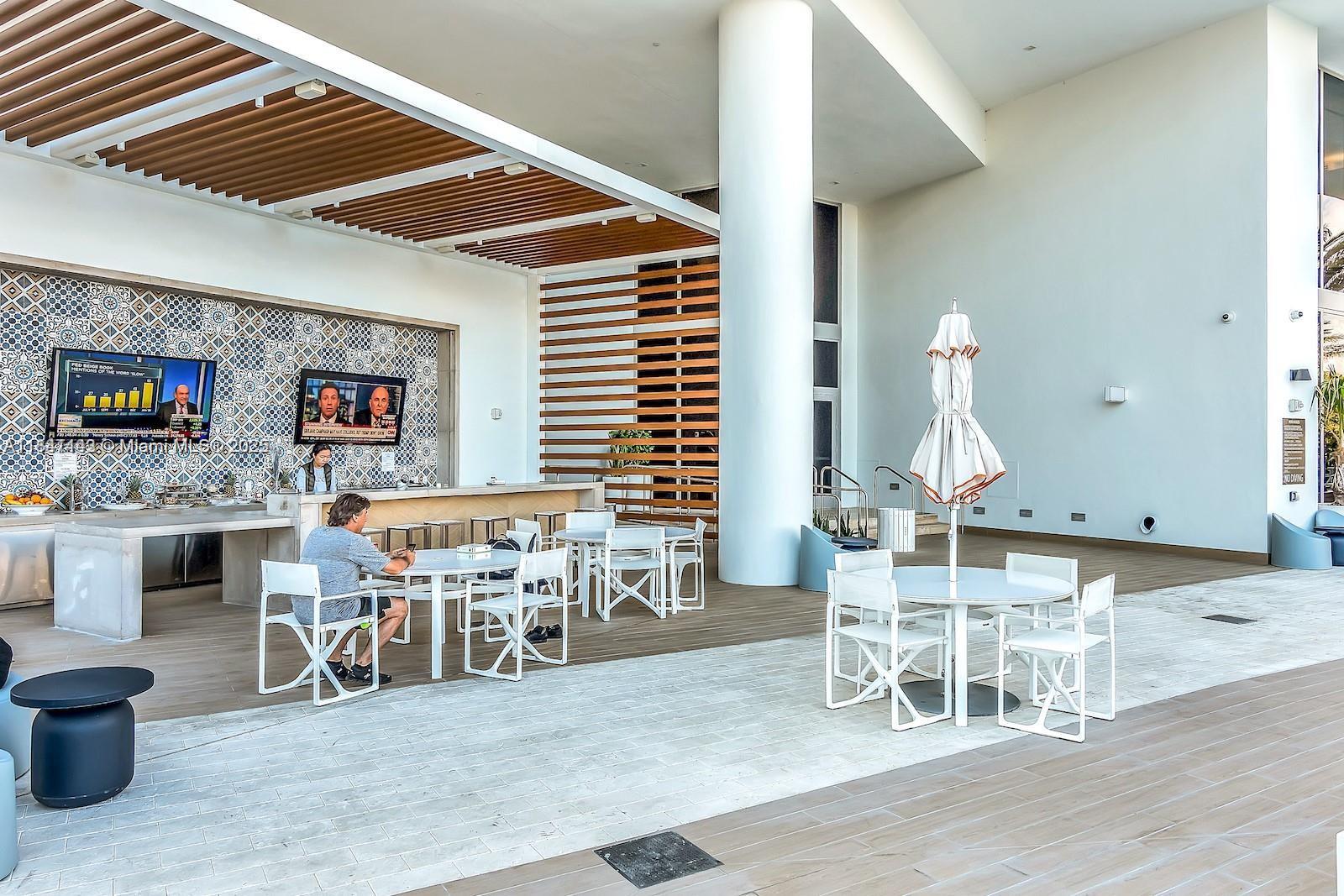 THE HARBOUR NORTH CONDO - Residential