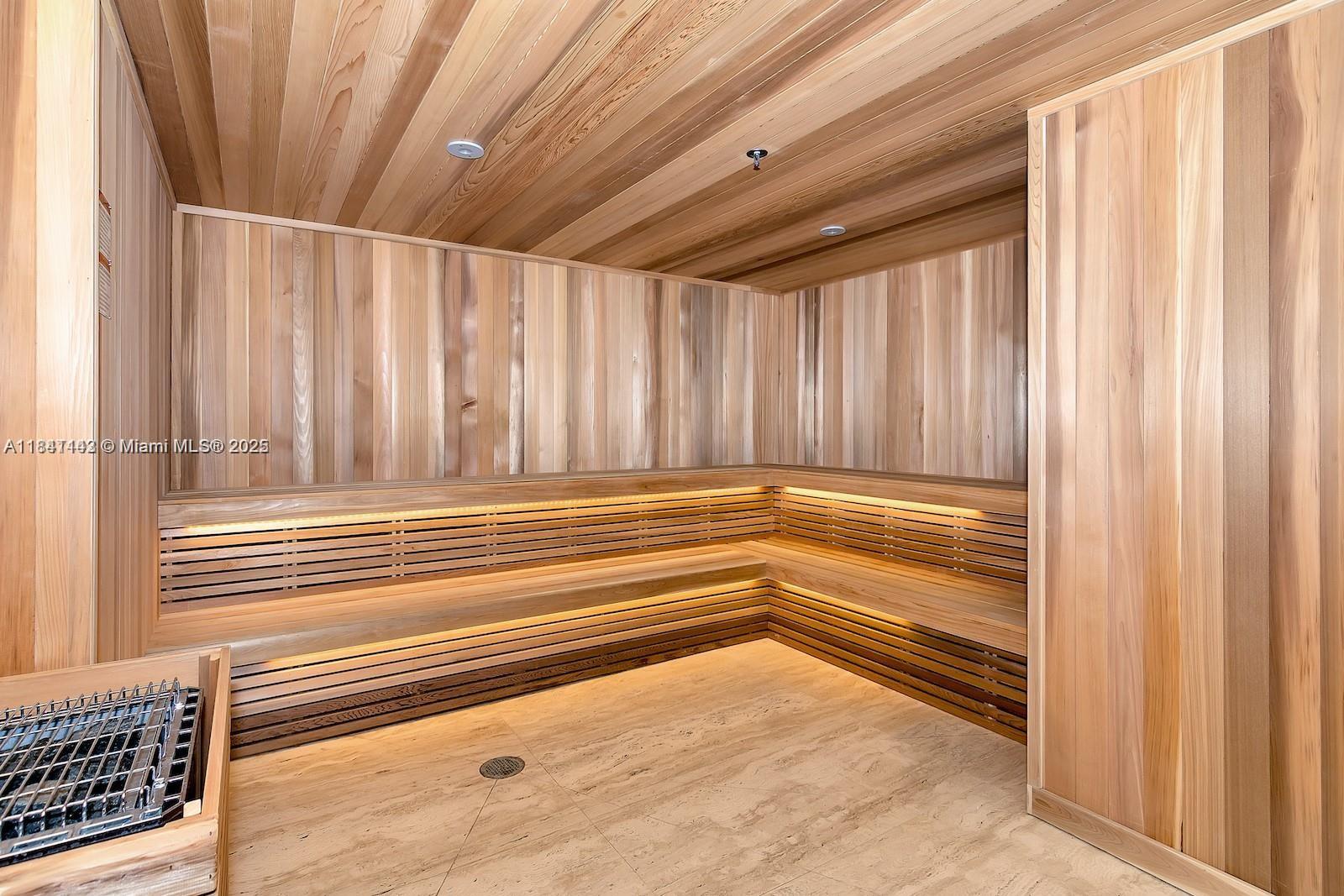 THE HARBOUR NORTH CONDO - Residential