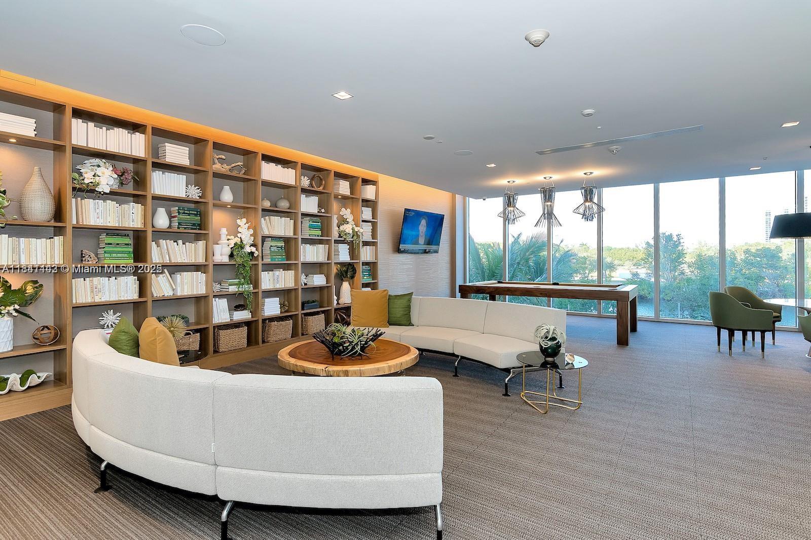 THE HARBOUR NORTH CONDO - Residential