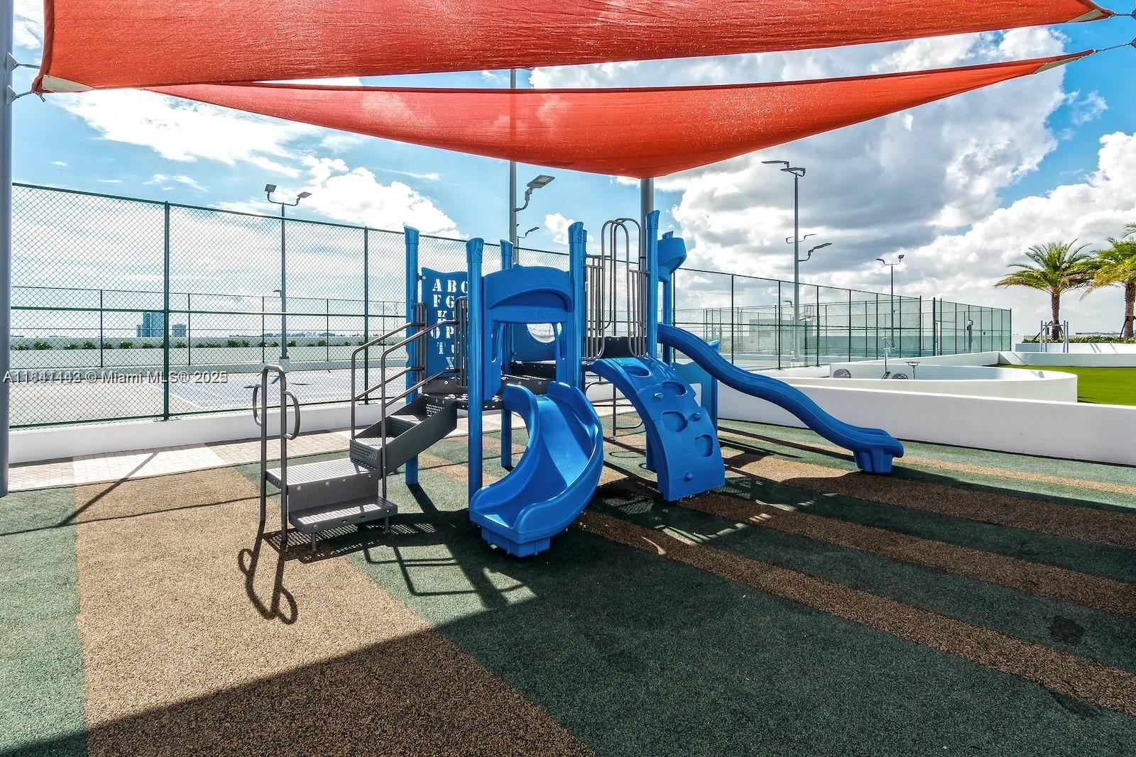 THE HARBOUR NORTH CONDO - Residential