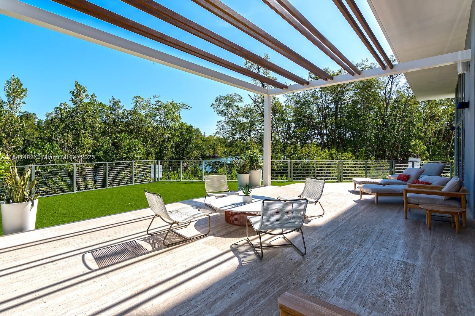 THE HARBOUR NORTH CONDO - Residential