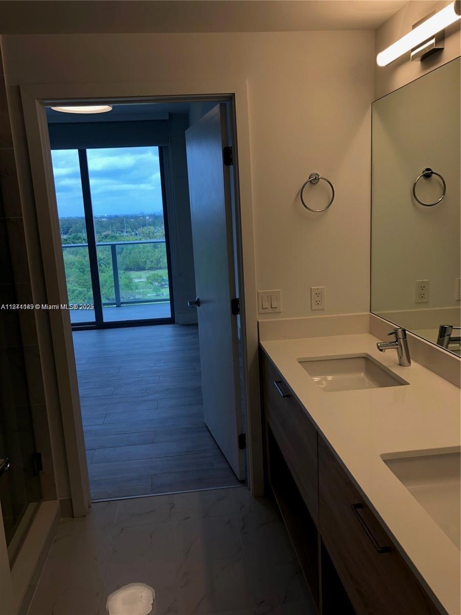 THE HARBOUR NORTH CONDO - Residential