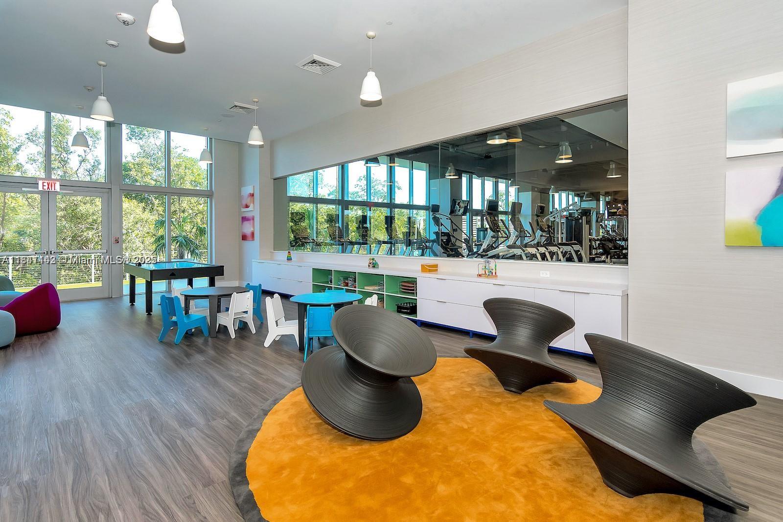 THE HARBOUR NORTH CONDO - Residential