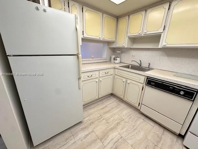 HILLCREST COUNTRY CLUB AP - Residential