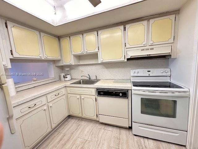 HILLCREST COUNTRY CLUB AP - Residential