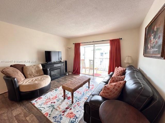 HILLCREST COUNTRY CLUB AP - Residential