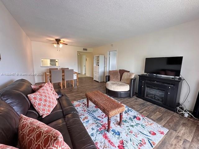 HILLCREST COUNTRY CLUB AP - Residential