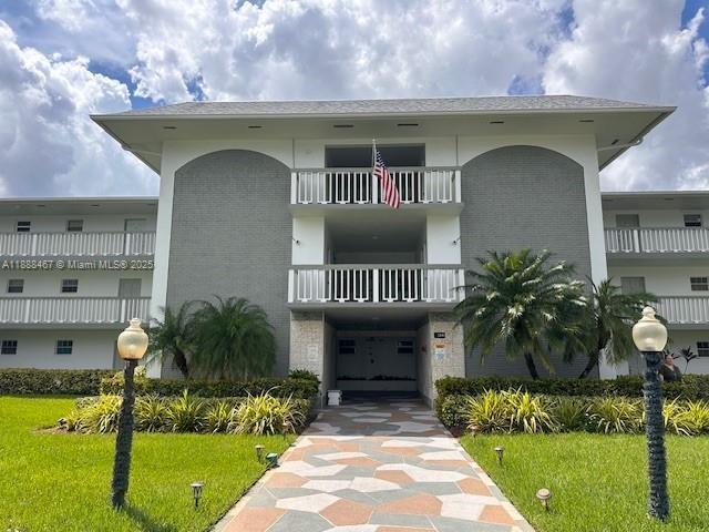 HILLCREST COUNTRY CLUB AP - Residential