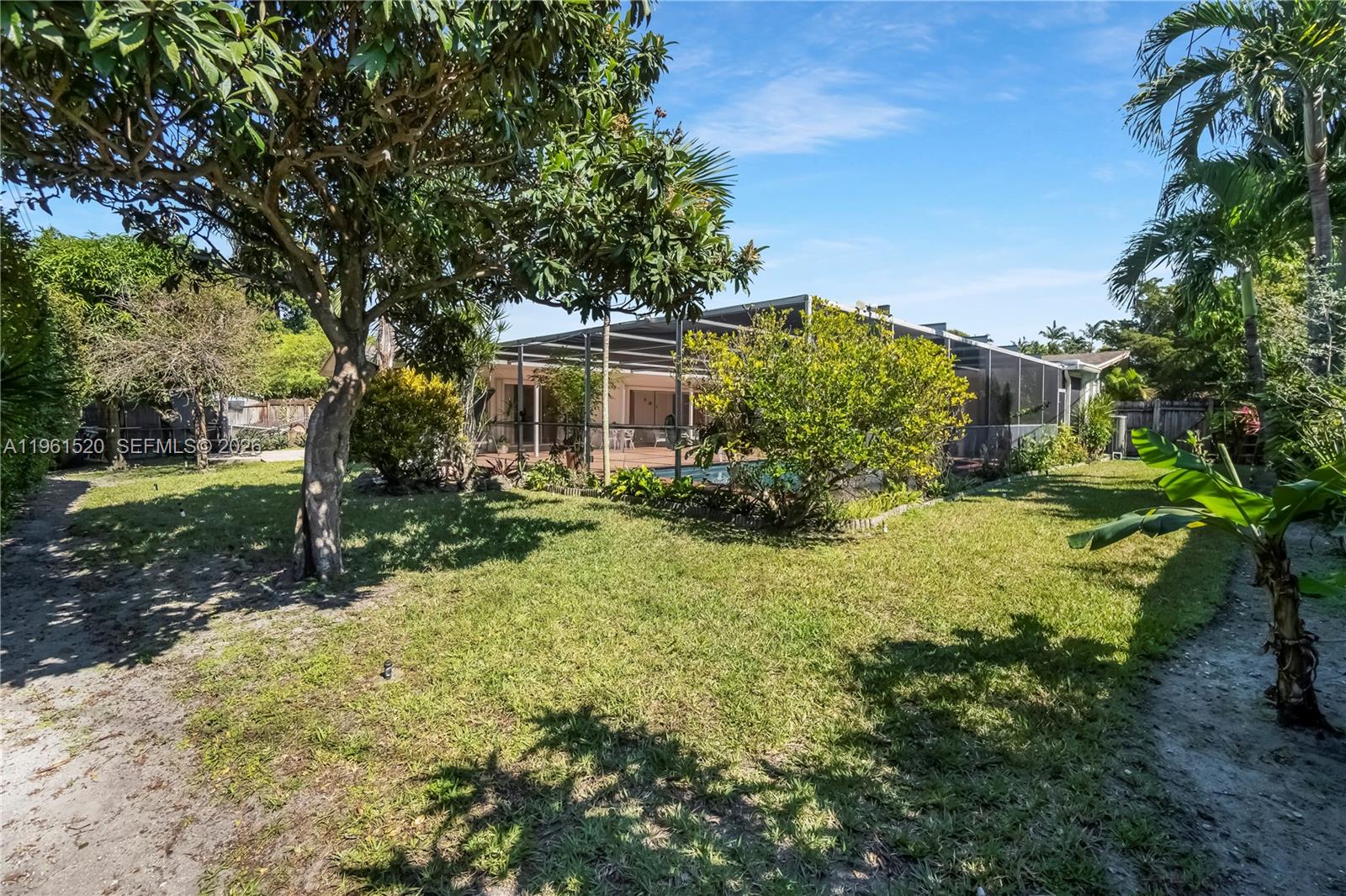 HOLLYWOOD HILLS - Residential