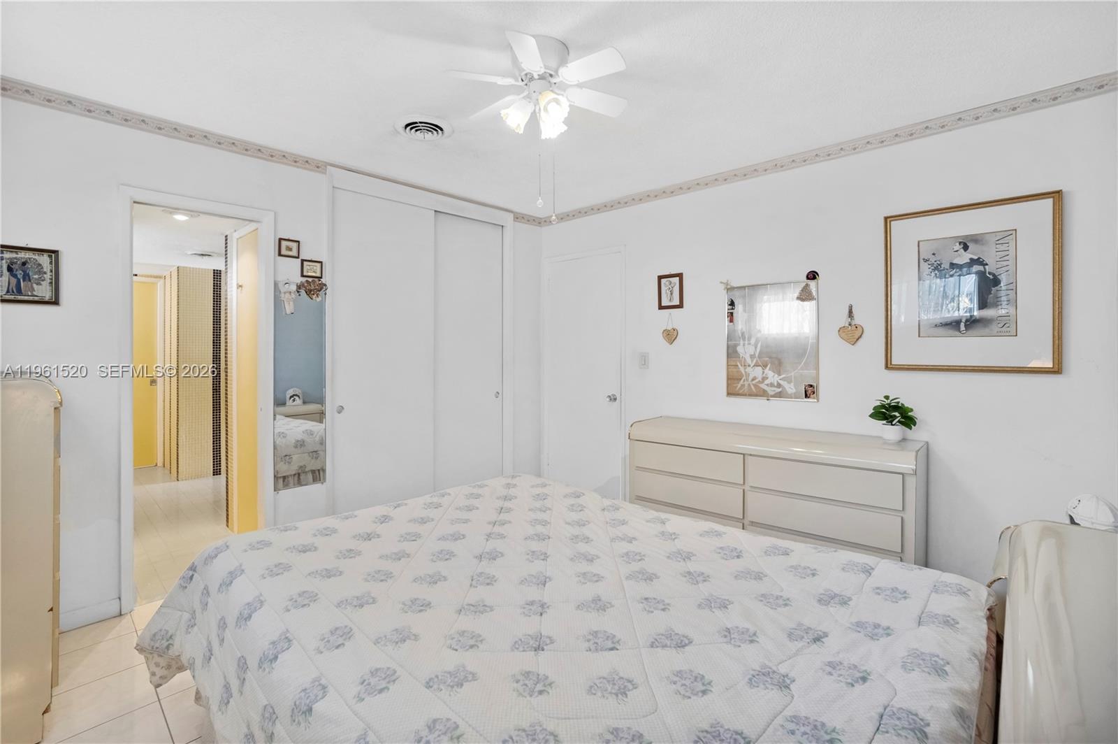 HOLLYWOOD HILLS - Residential