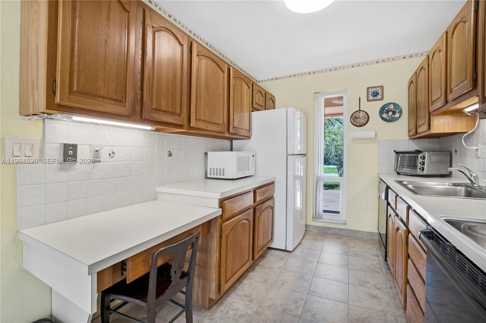 HOLLYWOOD HILLS - Residential