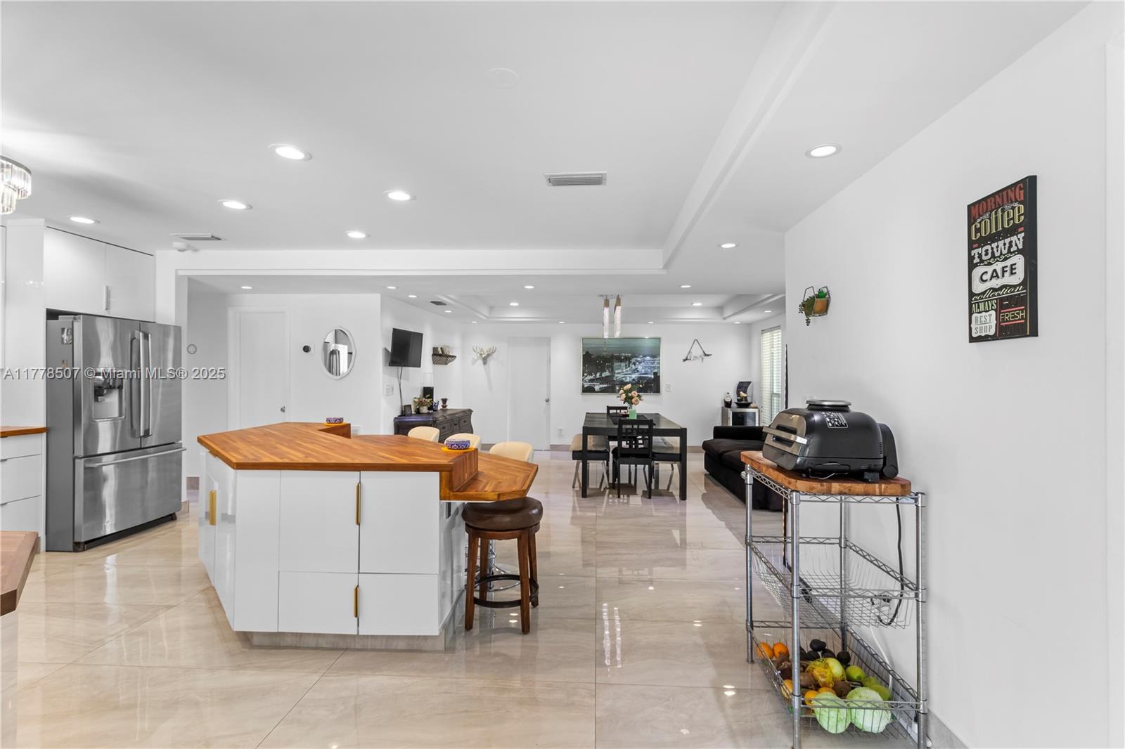 NORTH LAKE ESTATES - Residential