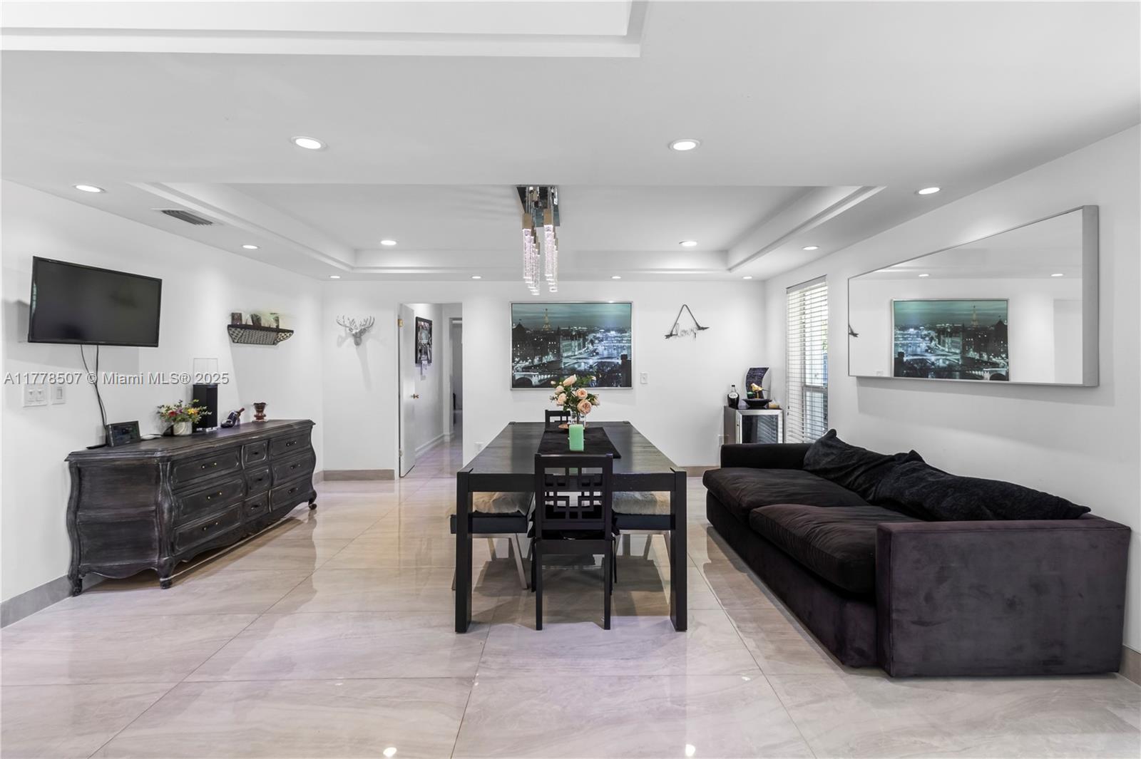 NORTH LAKE ESTATES - Residential