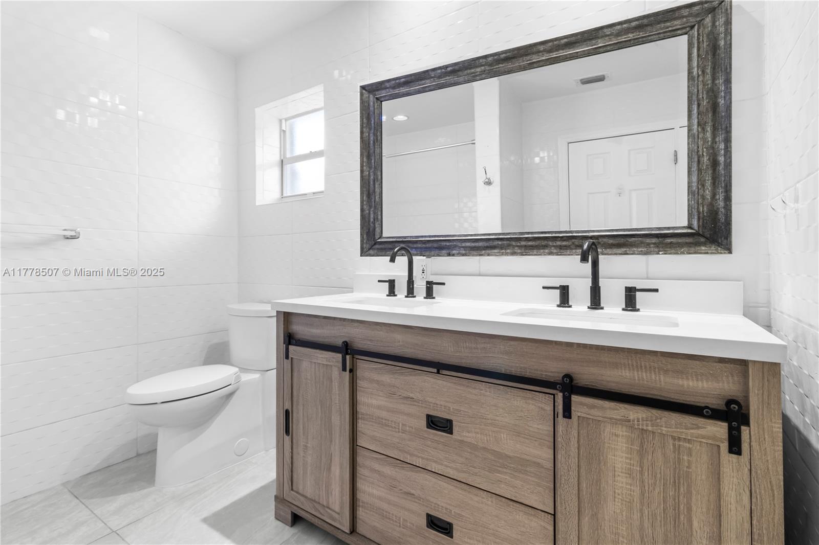 NORTH LAKE ESTATES - Residential