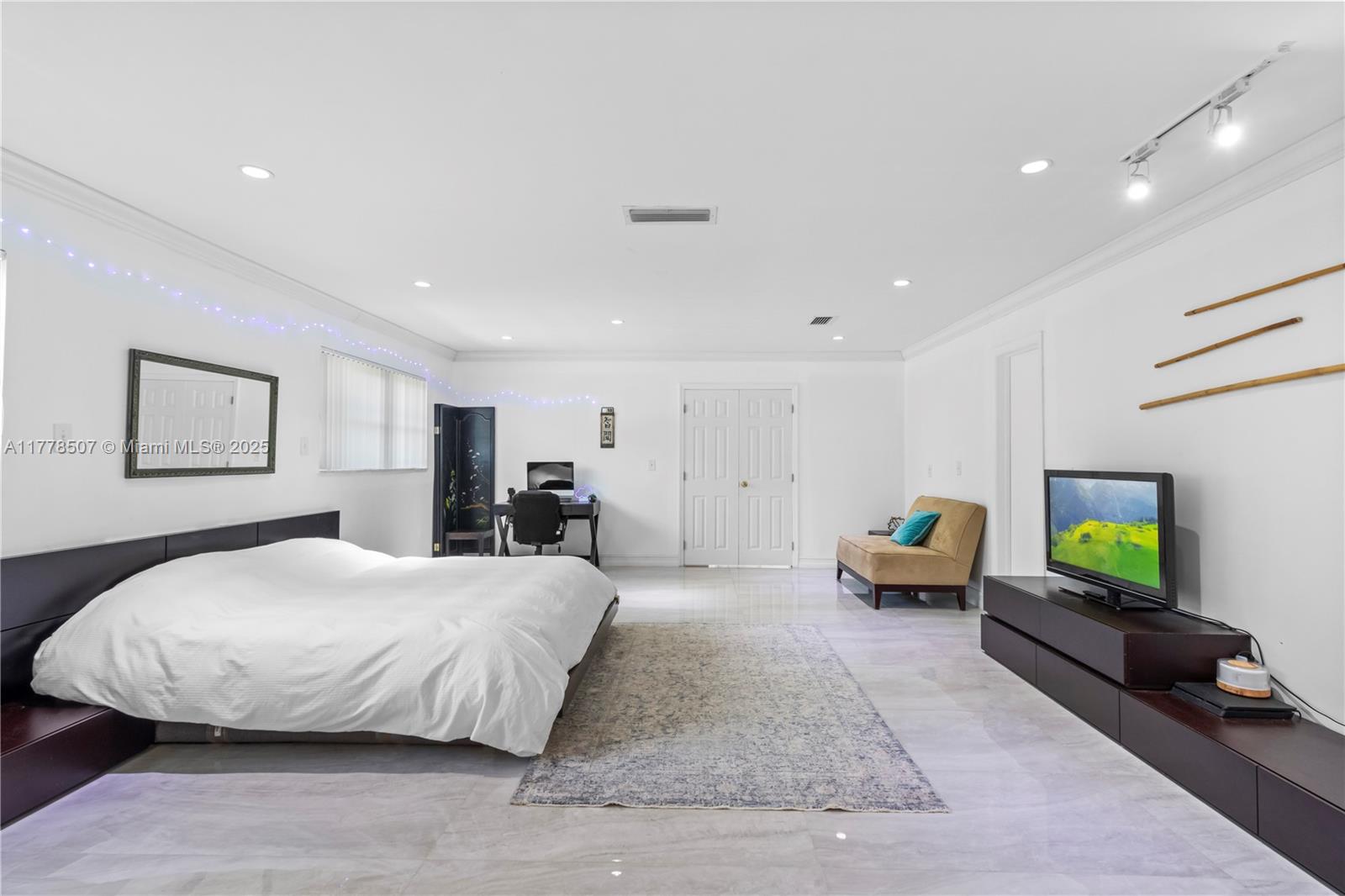 NORTH LAKE ESTATES - Residential