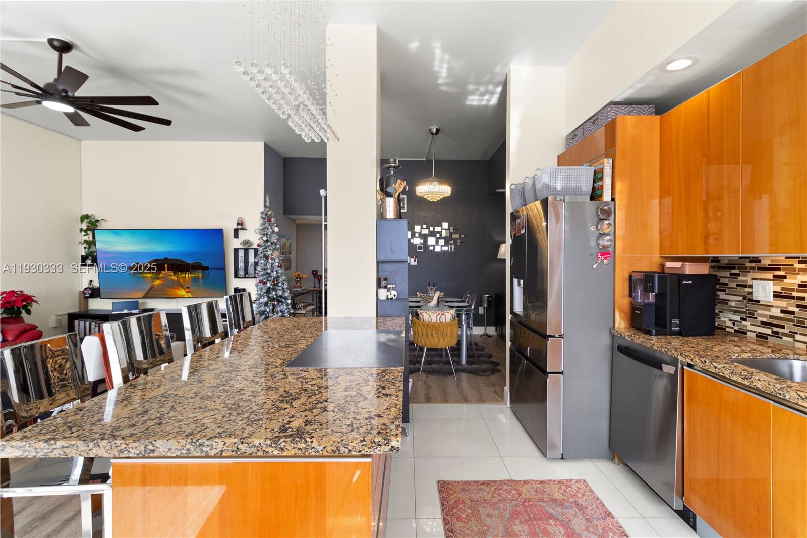 View photos, virtual tours, details... 18061 Biscayne Blvd PH01